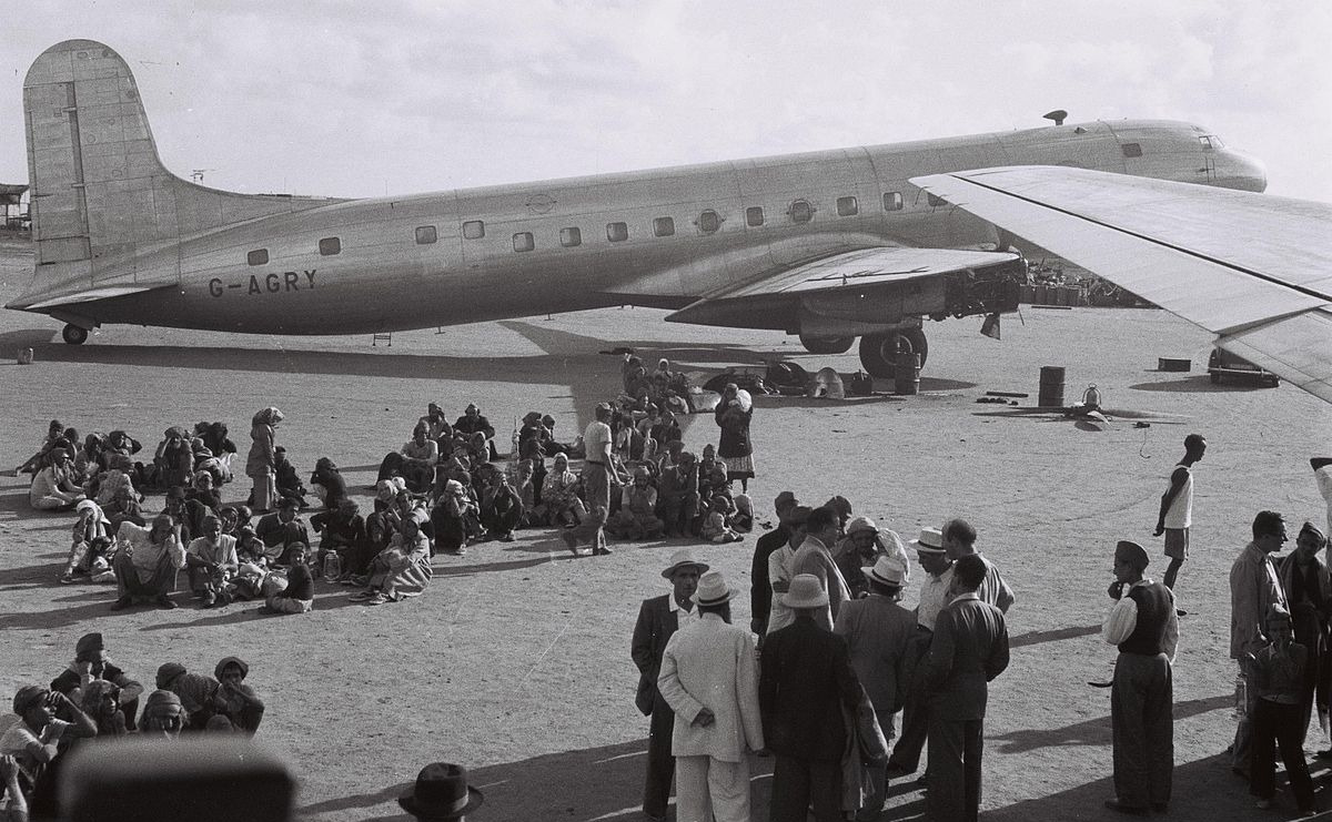 Jews of Aden, Yemen, awaiting evacuation to Israel on November 1, 1949