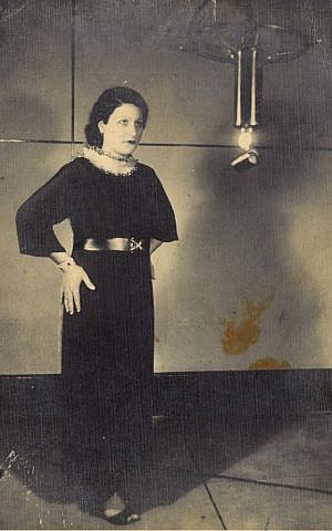 A young Souad Zaki in the recording studio in Cairo. (Courtesy of Moshe Zaki)